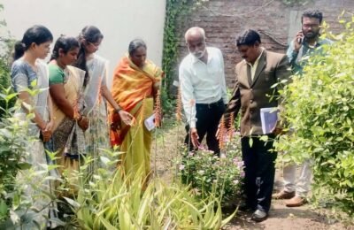 कस्तुरी शिक्षण संस्थेत निसर्ग दिना निमित्त औषधी वनस्पती बाबतचे मार्गदर्शन