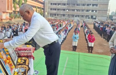 महापरिनिर्वाण दिनाच्या निमित्ताने डॉ बाबासाहेब आंबेडकर यांना अभिवादन करून    विद्यार्थ्यांनी प्रज्ञा शील करुणा ही त्रिसूत्री अंगीकारावी….…प्राचार्य जे.डी.पठान