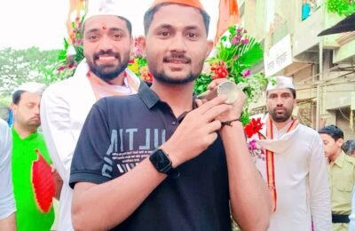 विठ्ठला-!विठ्ठला-!!विठ्ठला!!! हरी ओम विठ्ठला!!!!!, च्या जयघोषांने दुमदुमली अख्खी कोंढाळी नगरी……… स्वागत द्वार, तोरण, पताका, झेंडे आणि घरा घरांवर रोषणाई, नगरितील प्रत्येक द्वारा वर रांगोळीने सजवलेले संपूर्ण शहर बाक्स👇       सर्व धर्मिय धर्मोत्सव नगरी कोंढाळी( ठवळेपुरा) येथील प्राचीन श्री विठ्ठल मंदिर देवस्थानाचे वतीने 21ते 28डिसेंबर पर्यंत अखंड नाम संकीर्तन धर्मोत्सव चे आयोजन करण्यात आले आहे. या महाधर्मोत्सवा प्रसंगी 26 डिसेंबर  ला दुपारी 1वाजता श्री  भव्य दिव्य पालखी सोहळ्याचे आयोजन करण्यात आले होते