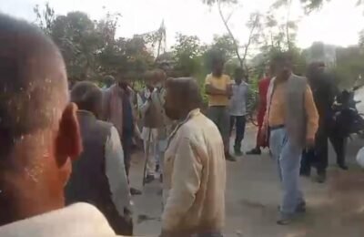 उमरहट गाव में शराब की अवैध बिक्री व पैकारी के खेल पर पाबंदी लगाने ग्रामीण उतरे मैदान में