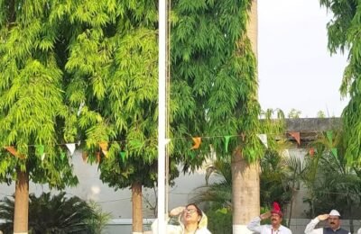 सरस्वती विद्यालयात महाराष्ट्र दिन साजरा