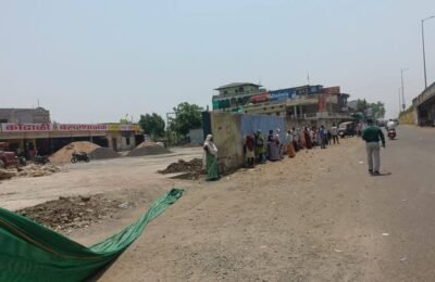 कोंढाळी बस स्थानकाचे प्रवासी उन्हात एस टी महामंडळाचे चे दुर्लक्ष
