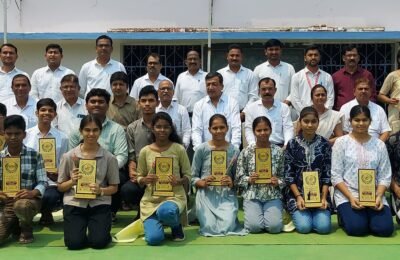 सरस्वती विद्यालयात गुणवंत विद्यार्थ्यांचा सत्कार