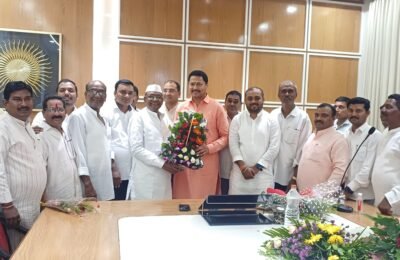 आमदार नानाभाऊ पटोले यांचा वाढदिवसा निमित्त खासदार डॉ.नामदेव किरसान यांची भेट.