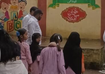 कक्षा चार शिक्षक एक शतक लगा चुके(१०४वर्षीय) जिला परिषद उर्दू स्कूल के लिये  शिक्षक की मांग  उर्दू प्राथमिक स्कूल कोंढाली की समस्या