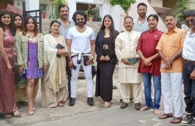 बालीवुड फिल्म नशा एक तूफान की टीम ने सुप्रसिद्ध समाजसेवी अरविंद कुमार रतूड़ी के घर में भेंट देकर किया सम्मानित