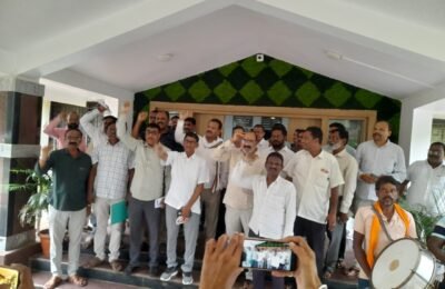 गडचिरोली जिल्ह्यातील स्थानिक कंत्राटदारांनाच गडचिरोली जिल्ह्यातील शासकीय रस्ते व इतर बांधकामाचे कामे मिळाले पाहिजे – दक्षिण गडचिरोली दंडकारण्य  कॉन्ट्रॅक्टर संघटना!…  बांधकाम विभागाचे हुकूमशाही सहन करणार नाही -डॉ. प्रणय खुणे