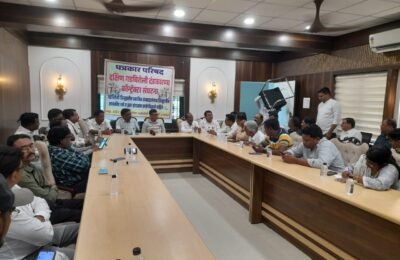 गडचिरोली जिल्ह्यातील स्थानिक कंत्राटदारांनाच गडचिरोली जिल्ह्यातील शासकीय रस्ते व इतर बांधकामाचे कामे मिळाले पाहिजे – दक्षिण गडचिरोली दंडकारण्य  कॉन्ट्रॅक्टर संघटना!…  बांधकाम विभागाचे हुकूमशाही सहन करणार नाही -डॉ. प्रणय खुणे