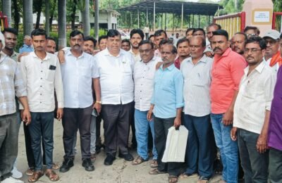 हरदोली पेपर मिल मजदूरों के बकाया वेतन का तुरंत भुगतान किया जाय – विधायक चरणसिंह ठाकुर बिना लिखित सूचना के बंद हुई विगत दो वर्षौं से आर्थिक संकट से गुजर रही हरदोली पेपर मिल पेपर मिल प्रबंधन बेरोजगार हुए मिल के कामगार मजदूर आर्थिक संकट में