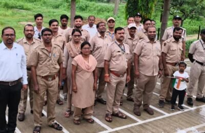 मोहाडी वीज वितरण केंद्रावर ध्वजारोहण सोहळा