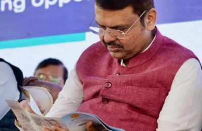 ✦ देशातील पहिले स्मार्ट डिजिटल व्हिलेज : नागपूरच्या सतनवरी गावाचा इतिहासात समावेश  ✦ मुख्यमंत्री देवेंद्र फडणवीस यांच्या हस्ते उद्घाटन ✦ राज्यात ३५०० स्मार्ट डिजिटल व्हिलेज उभारण्याचा संकल्प  महाराष्ट्राचे विकासाचा नवा अध्याय