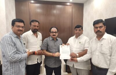 “फळगळतीचे तातडीने पंचनामे – शेतकऱ्यांच्या हक्काचा प्रश्न!”