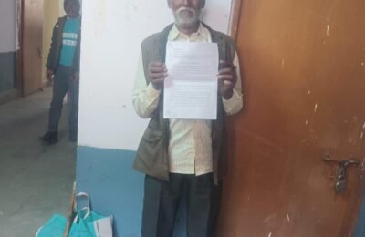 💥 बड़ी खबर💥 सतना जिले में समिति प्रबंधक ने गरीब अनपढ़ किसान के नाम से  40 हजार की खाद करी गायब, पीड़ित किसान ने कलेक्टर से लगाई गुहार