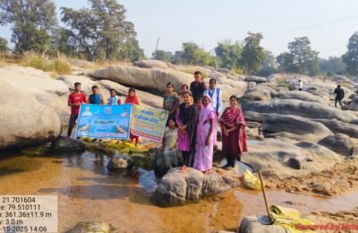 🎬 बवनथडी नदीवर श्रमसंस्कार — बोरी बंधानातून जलसंचयाचा संदेश, खवासा गावात लोकसहभागातून पाणी साठवण