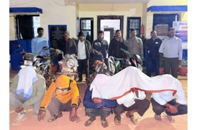 🔴 दिघोरी पोलिसांची धडक कारवाई जंगल परिसरातील अवैध जुगार अड्ड्यावर छापा; 5 आरोपी अटकेत ₹1,77,250 रुपयांचा मुद्देमाल जप्त