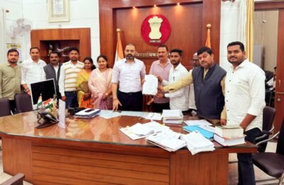 🔴 कोंढाळी नगरपंचायतीत राजकीय समीकरणांना नवे वळण राष्ट्रवादी (शरद पवार) – काँग्रेसची संयुक्त “कोंढाळी नगर विकास आघाडी” स्थापन प्रज्वल धोटे गटनेते, विनोद माकोडे उपगटनेते, राहुल नासरे प्रतोद विकासकामांना मिळणार नवी गती; स्थिर प्रशासनाचा विश्वास