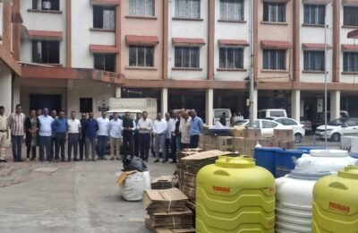 काटोलमध्ये ‘बोगस दारू कारखान्यावर’ धाडसी सर्जिकल स्ट्राईक! राज्य उत्पादन शुल्काचा ५४.८१ लाखांचा दणका; बनावट मद्याचा पर्दाफाश!  ​चिखलागढ शिवारात मध्य प्रदेश अन् महाराष्ट्राच्या भामट्यांचा ‘गोरखधंदा’; पिकअप, आय-२० कारसह दारूचा अथांग साठा जप्त!