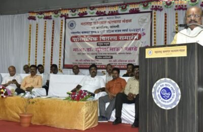 कामगार कल्याण मंडळाच्या इमारतीमध्ये विविध सोयी सुविधांसाठी दीड कोटी रूपयांचा निधी देणार – पालकमंत्री डॉ. सुरेश खाडे
