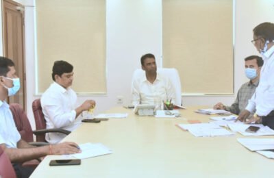 कोरेगाव, खटाव येथील जलसंधारण अंतर्गत येणारे दुरुस्ती आणि नवीन कामांचे प्राधान्यक्रम ठरवून प्रस्ताव तात्काळ सादर करा – मंत्री शंकरराव गडाख यांचे निर्देश