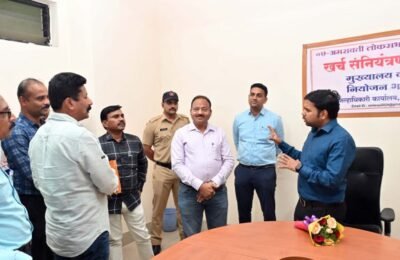 जिल्हाधिकारी कार्यालयात माध्यम कक्षाची स्थापना जिल्हाधिकाऱ्यांनी केली निवडणूकविषयक विविध कक्षांची पाहणी