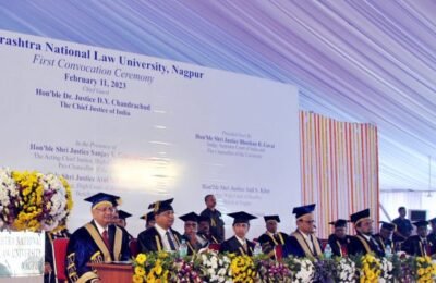 वकील आणि भविष्यातील न्यायाधीशांनी आपल्या व्यावसायिक जीवनामध्ये संविधानात्मक मूल्यांचा अंगीकार करावा- सरन्यायाधीश डॉ. धनंजय चंद्रचूड यांचे आवाहन राष्ट्रीय विधी विद्यापीठ नागपूरचा पहिला दीक्षांत समारंभ संपन्न