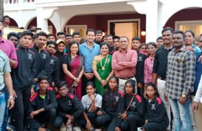 नक्षलग्रस्त गोंदिया जिल्ह्यातील आदिवासी विद्यार्थ्यांनी घेतला चित्रीकरणाचा आनंद दादासाहेब फाळके चित्रनगरीतील प्रत्यक्ष चित्रिकरण, मालिका सेट,आणि कलाकारांना भेटून भारावले विद्यार्थी