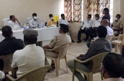 विकासकामात कुचराई करणाऱ्यांवर कारवाईचे पालकमंत्र्यांचे निर्देश सावली तालुक्यातील विविध विकास कामांचा आढावा