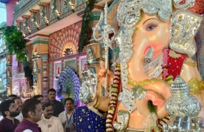 श्री गणेश सर्वांना सन्मार्गाने चालण्याची प्रेरणा देवो; सर्वांच्या मनोकामना पूर्ण व्हाव्यात –  मुख्यमंत्री देवेंद्र फडणवीस मुख्यमंत्र्यांची पुण्यातील सार्वजनिक गणेश मंडळांना भेट