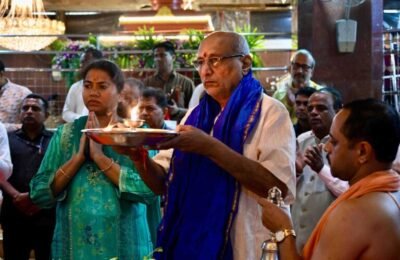 राज्यपाल सी. पी. राधाकृष्णन यांचे मुंबईतील सिद्धिविनायक मंदिरात दर्शन