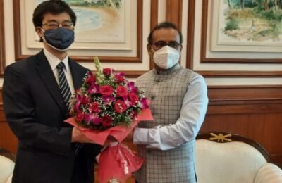 पायाभूत सुविधांच्या धर्तीवर आरोग्य क्षेत्रात जपानने अर्थसहाय्य करावे – आरोग्यमंत्री राजेश टोपे जपानचे मुंबईतील वाणिज्यदूत डॉ. यासुक्ता यांनी घेतली राज्याचे आरोग्यमंत्री राजेश टोपे यांची सदिच्छा भेट