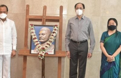आद्यक्रांतिवीर राजे उमाजी नाईक यांच्या जयंतीनिमित्त मंत्रालयात प्रतिमेला पुष्पहार अर्पण करून उपमुख्यमंत्री अजित पवार यांच्याकडून वंदन