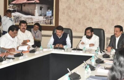 कोविड परिस्थिती नियंत्रणात; नागरिकांनी घाबरून जाऊ नये. राज्यातील कोविड परिस्थितीचा मुख्यमंत्री, उपमुख्यमंत्र्यांनी घेतला आढावा