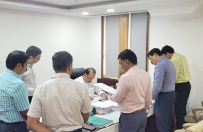 अधिवेशन संपताच आज सुट्टीच्या दिवशी मंत्रालयात उपस्थित राहून उपमुख्यमंत्री अजित पवार यांच्याकडून नागरिकांच्या पत्रांवर कार्यवाही