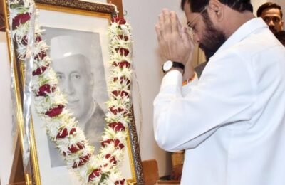 पंडित जवाहरलाल नेहरू जयंतीनिमित्त मुख्यमंत्री एकनाथ शिंदे यांचे अभिवादन बालदिनाच्याही दिल्या शुभेच्छा