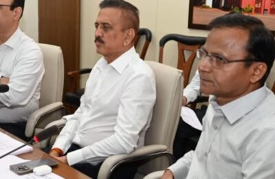 ग्रामविकास मंत्री गिरीष महाजन यांच्याकडून ‘निर्मलवारी’ पूर्वतयारीचा आढावा स्वच्छ, निर्मल व सुरक्षित वारीसाठी आवश्यक नियोजन करण्याचे निर्देश