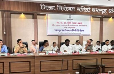 विकास कामांना प्राधान्य देऊन कामे गतीने पूर्ण करा – पालकमंत्री डॉ. सुरेश खाडे पालकमंत्र्यांच्या अध्यक्षतेखाली जिल्हा नियोजन समितीची सभा