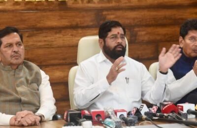 नागरिकांच्या मदतीसाठी सर्वोच्च प्राधान्य ; सर्व यंत्रणा २४ तास अलर्ट मोडवर – मुख्यमंत्री एकनाथ शिंदे मुंबई महापालिका आपत्ती नियंत्रण कक्षातून मुख्यमंत्र्यांनी घेतला आढावा