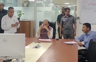 मंत्रालयातील नियंत्रण कक्षातून पुण्यासह राज्याच्या विविध भागातील पाऊसपाणी, पूरस्थितीचा उपमुख्यमंत्री अजित पवार यांच्याकडून आढावा नागरिकांच्या सुरक्षिततेसाठी खडकवासल्याचे पाणी रात्री सोडण्याऐवजी पहाटे सोडण्याचा निर्णय – उपमुख्यमंत्री अजित पवार यांची माहिती