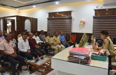 -: पोलीस भंडारा जिल्हयातील औधोगिक क्षेत्रातील उद्योजकांची बैठक संपन्न झाली :-