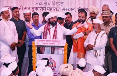 वारकरी संप्रदायामार्फत संतांचे विचार जनसामान्यांपर्यंत पोहोचविण्याचे काम – उपमुख्यमंत्री एकनाथ शिंदे उपमुख्यमंत्री शिंदे यांचा देहू येथे जगद्गुरु संत श्री तुकाराम महाराज पुरस्काराने सन्मान