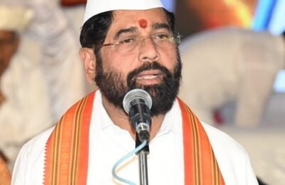 भंडारा डोंगरावरील मंदिर उभारणीसाठी शासन सर्वतोपरी मदत करेल- उपमुख्यमंत्री एकनाथ शिंदे उपमुख्यमंत्र्यांची भंडारा डोंगर पायथ्याशी आयोजित गाथा पारायण सोहळ्यास सदिच्छा भेट