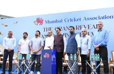 नवीन क्रिकेट मैदानासाठी मुंबई क्रिकेट असोसिएशनला मदत करु – मुख्यमंत्री देवेंद्र फडणवीस वानखेडे मैदानावरील भव्य सोहळ्यात स्टँडला रोहित शर्मा यांचे नाव