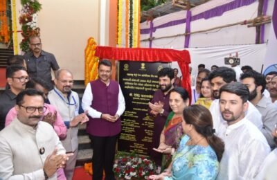 मुख्यमंत्री देवेंद्र फडणवीस यांच्या हस्ते पुणे मेट्रोच्या पादचारी पुलाचे उद्घाटन