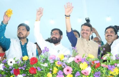 गणेश विर्सजनासाठी मुंबई महापालिका, मुंबई पोलिसांनी केलेल्या तयारीचे उपमुख्यमंत्री एकनाथ शिंदे यांनी केले कौतुक उपमुख्यमंत्र्यांनी गिरगाव चौपाटी येथे भेट देऊन गणेश भक्तांचे केले स्वागत