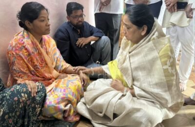 उपमुख्यमंत्री सुनेत्रा अजित पवार यांचा जाधव कुटुंबियांच्या डोक्यावर मायेचा हात… विदीप जाधव यांच्या कुटुंबियांची सांत्वनपर भेट