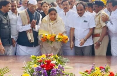 उपमुख्यमंत्री सुनेत्रा अजित पवार यांचे प्रितीसंगमावर दिवंगत यशवंतराव चव्हाण यांना अभिवादन