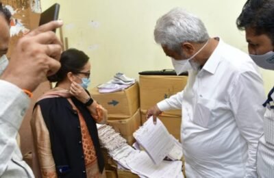 शेतकऱ्यांच्या तक्रारींची दखल न घेणाऱ्या विमा कंपनीवर गुन्हा दाखल करा – कृषीमंत्री दादाजी भुसे यांचे सुस्पष्ट निर्देश कृषीमंत्र्यांकडून विमा कंपनी कार्यालयाची तपासणी