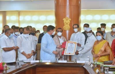 उत्कृष्ट संसदपटू व भाषण पुरस्कारांनी महाराष्ट्र विधिमंडळातील बारा सदस्य सन्मानित