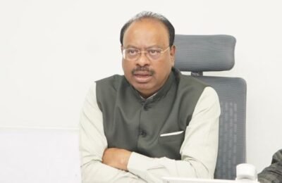 जनसंवादाच्या माध्यमातून नागरिकांच्या अडचणी सोडवाव्यात – महसूल मंत्री चंद्रशेखर बावनकुळे