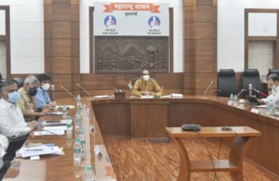 कामगारांच्या ‘पॉईंट टू पॉईंट’ वाहूतक व्यवस्थेसह उद्योगानजिक ‘फिल्ड रेसिडन्सीएल एरिया’ निश्चित करा – मुख्यमंत्र्यांच्या जिल्हाधिकाऱ्यांना सूचना संभाव्य तिसऱ्या लाटेत उद्योगक्षेत्र सुरळीत सुरु राहील याचे काटेकोर नियोजन करा